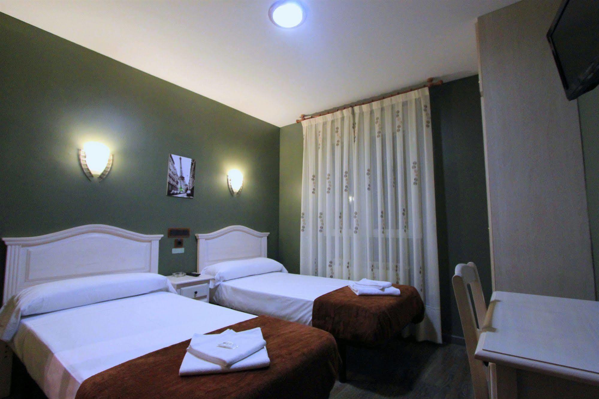 Hostal Regio Madrid Exterior foto